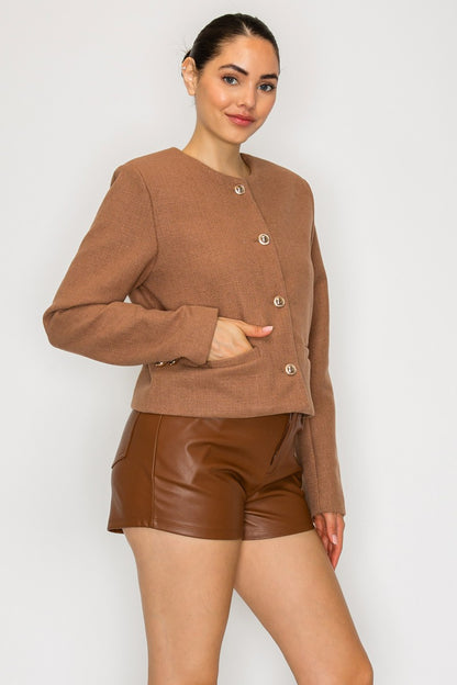 Chamarra Cropped color Mocha - HMJ21441 - vista 2