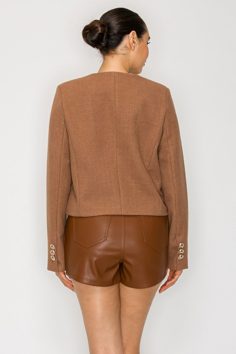Chamarra Cropped color Mocha - HMJ21441 - vista 4