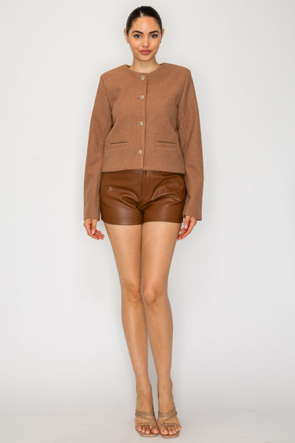 Chamarra Cropped color Mocha - HMJ21441 - vista 5