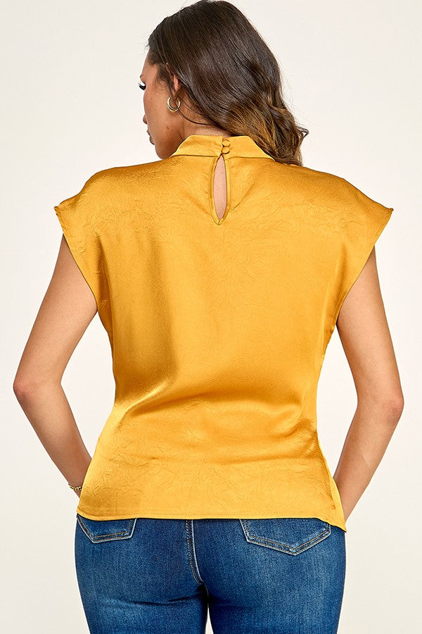 Top Manga Corta con Detalle en Cuello - Mostaza