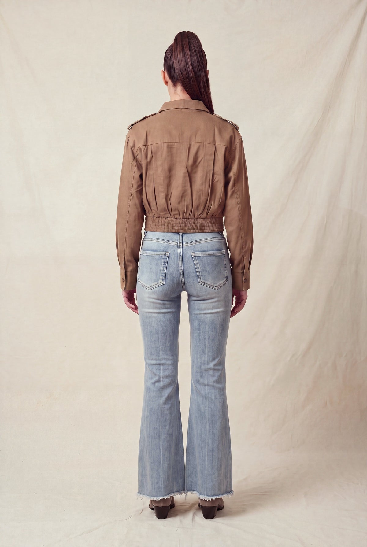 Blusa Corta con Tabs en Hombro color Mocha claro - HMT57562 - vista 4