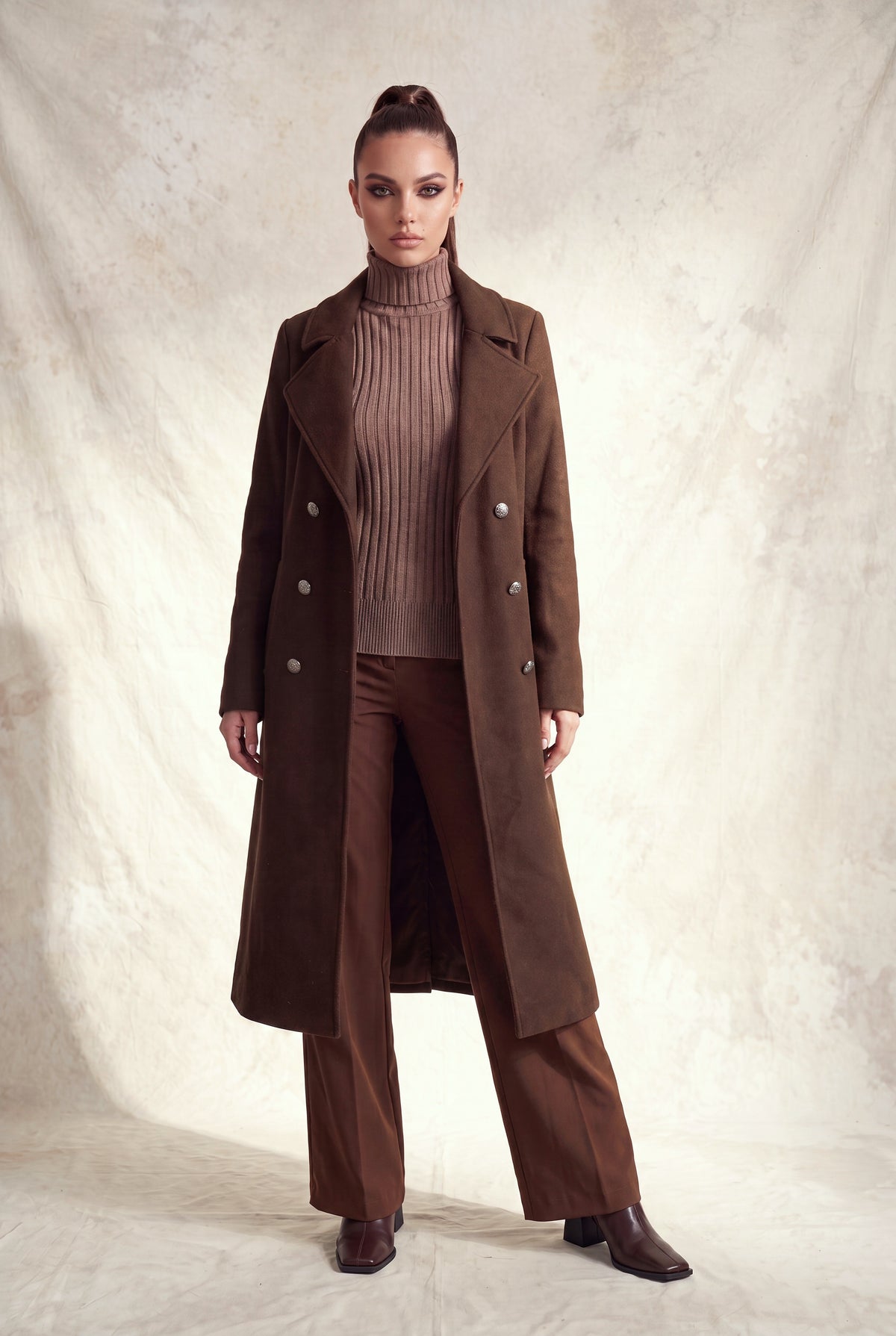 Abrigo Largo Doble Botonadura color Chocolate - PHMJ147 - vista 2