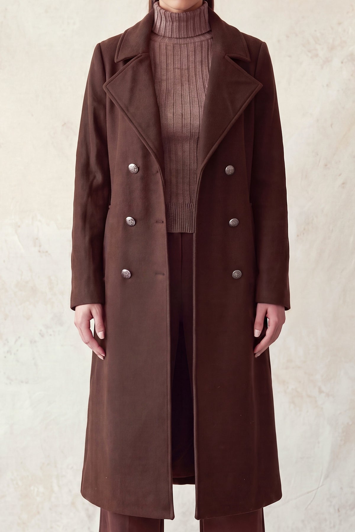 Abrigo Largo Doble Botonadura color Chocolate - PHMJ147 - vista 3