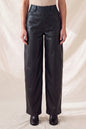 Pantalón Barrel de PU color Negro - PHMP144